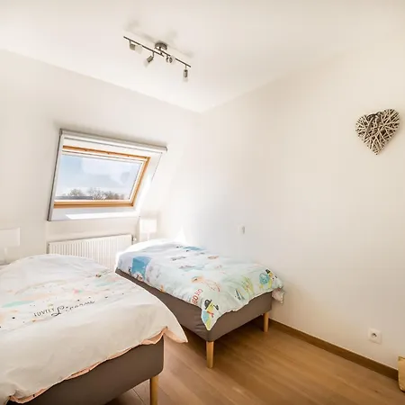 아파트 Coastal Retreat With Balcony, Cleaning Included