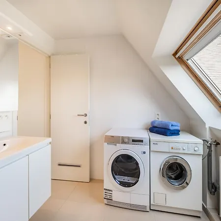 Coastal Retreat With Balcony, Cleaning Included