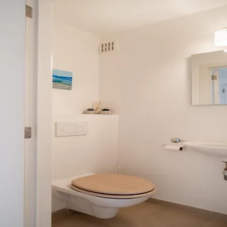아파트 Coastal Retreat With Balcony, Cleaning Included 코크시데