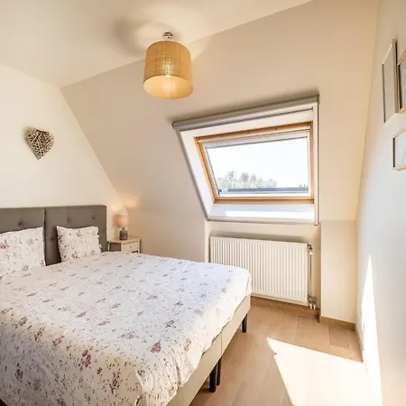 Apartment Coastal Retreat With Balcony, Cleaning Included Koksijde