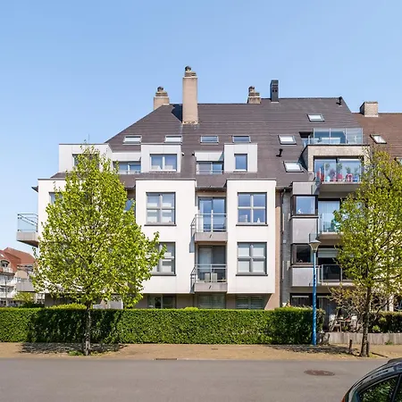 Apartment Coastal Retreat With Balcony, Cleaning Included *