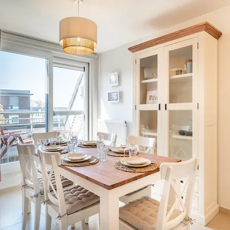 Coastal Retreat With Balcony, Cleaning Included Apartment