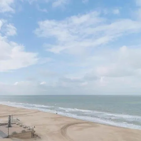 Apartment Coastal Retreat With Balcony, Cleaning Included *