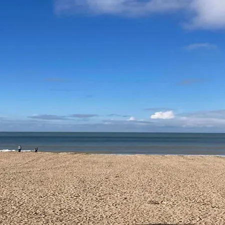 Coastal Retreat With Balcony, Cleaning Included *